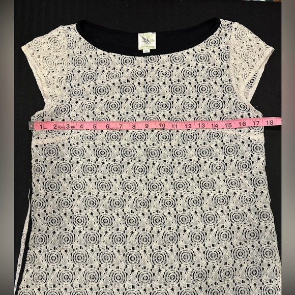 Anthropology Weston Wear Women’s XS
Black and white lace top with short sleeves - Picture 7 of 9